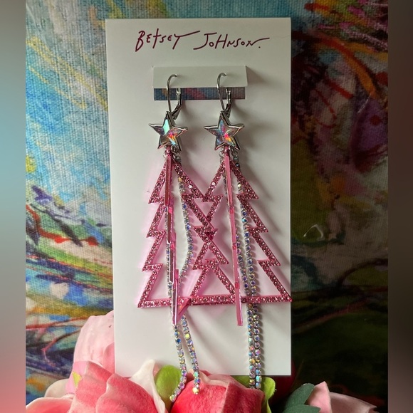 *NWT* Betsey Johnson Pink Christmas Tree Earrings - Picture 1 of 4